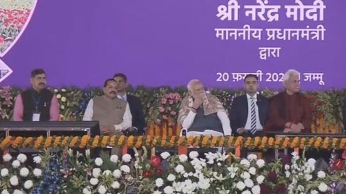 PM Modi आज 20 फरवरी को Jammu - Kashmir में 32,000 करोड़ रुपये से अधिक की कई विकास परियोजनाओं का शुभारंभ किया है
