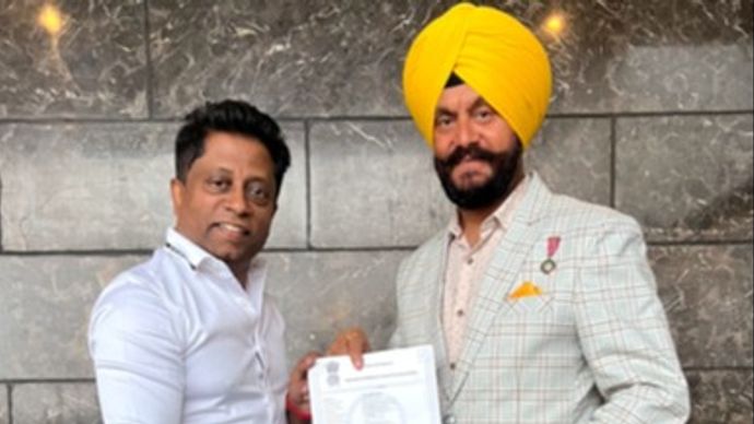 निर्देशक आनंद कुमार और जितेंद्र सिंह शंटी