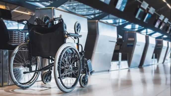 रिपोर्ट के अनुसार, उस विमान में कुल 32 ऐसे यात्री थें लेकिन उनकी मदद के लिए ग्राउन्ड पर केवल 15 ही लोग व्हीलचेयर के साथ मौजूद थे