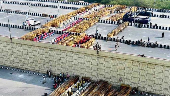 दिल्ली में Ghazipur Border से बैरिकेड हटा लिए गए हैं और रास्ते को पूरी तरह से खोल दिया गया है दिल्ली में Ghazipur Border से बैरिकेड हटा लिए गए हैं और रास्ते को पूरी तरह से खोल दिया गया है