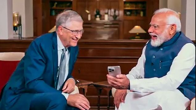 PM Modi और Microsoft के सह-संस्थापक Bill Gates ने शुक्रवार को पीएम आवास बातचीत की