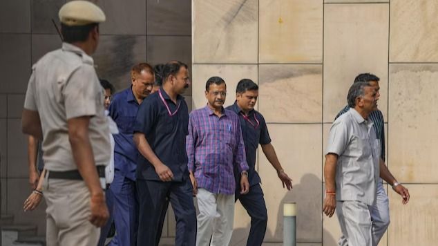 दिल्ली के मुख्यमंत्री अरविंद केजरीवाल को 15 अप्रैल तक जेल भेज दिया गया है दिल्ली के मुख्यमंत्री अरविंद केजरीवाल को 15 अप्रैल तक जेल भेज दिया गया है