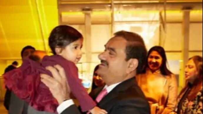 Gautam Adani ने सोशल मीडिया प्लेटफार्म X पर अपनी पोती कावेरी के साथ तस्वीर शेयर की Gautam Adani ने सोशल मीडिया प्लेटफार्म X पर अपनी पोती कावेरी के साथ तस्वीर शेयर की