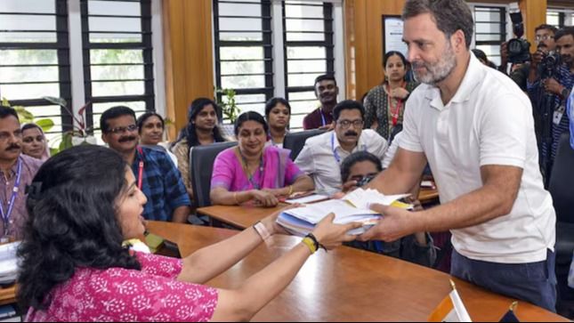 कांग्रेस नेता राहुल गांधी ने केरल के वायनाड लोकसभा सीट से पर्चा दाखिल किया है कांग्रेस नेता राहुल गांधी ने केरल के वायनाड लोकसभा सीट से पर्चा दाखिल किया है