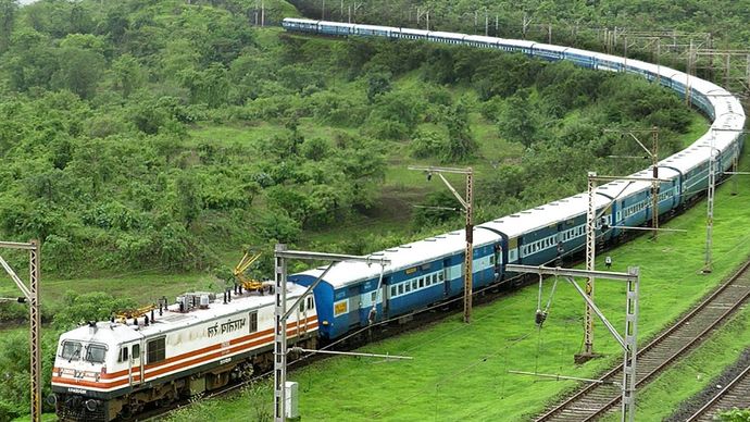 भारतीय रेलवे से हर रोज बड़ी संख्या में लोग यात्रा करते हैं