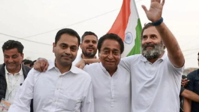 कांग्रेस नेता राहुल गाँधी के साथ मध्य प्रदेश में पूर्व मुख्यमंत्री कमलनाथ और नकुल नाथ कांग्रेस नेता राहुल गाँधी के साथ मध्य प्रदेश में पूर्व मुख्यमंत्री कमलनाथ और नकुल नाथ