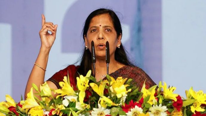 दिल्ली के मुख्यमंत्री अरविंद केजरीवाल की पत्नी सुनीता केजरीवाल दिल्ली के मुख्यमंत्री अरविंद केजरीवाल की पत्नी सुनीता केजरीवाल