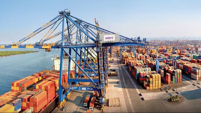 अडाणी पोर्ट्स भारत का सबसे बड़ा प्राइवेट पोर्ट ऑपरेटर और एंड-टु-एंड लॉजिस्टिक्स प्रोवाइडर है अडाणी पोर्ट्स भारत का सबसे बड़ा प्राइवेट पोर्ट ऑपरेटर और एंड-टु-एंड लॉजिस्टिक्स प्रोवाइडर है