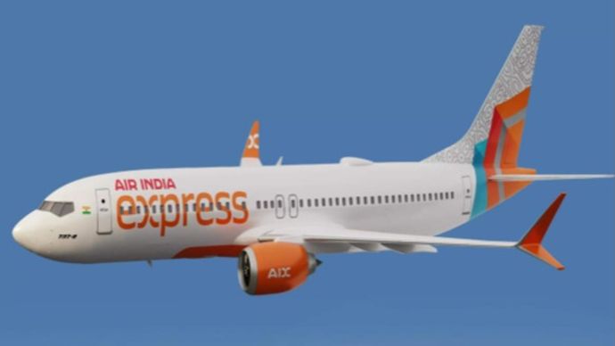 एयर इंडिया एक्सप्रेस ने 80 से अधिक उड़ानें रद्द कर दी हैं और कई उड़ानों में देरी हुई है