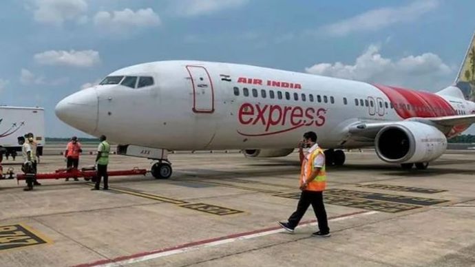 केबिन क्रू की कमी के कारण करीब 75 उड़ानें रद्द केबिन क्रू की कमी के कारण करीब 75 उड़ानें रद्द