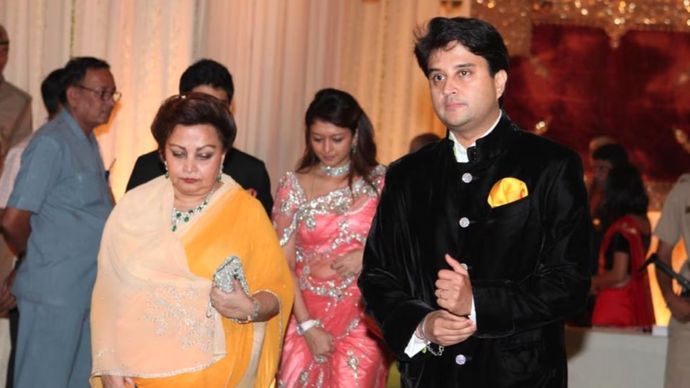 दिल्ली में निधन के बाद माधवी राजे के पार्थिव शरीर को अंतिम संस्कार के लिए मध्य प्रदेश के ग्वालियर लाया जाएगा दिल्ली में निधन के बाद माधवी राजे के पार्थिव शरीर को अंतिम संस्कार के लिए मध्य प्रदेश के ग्वालियर लाया जाएगा