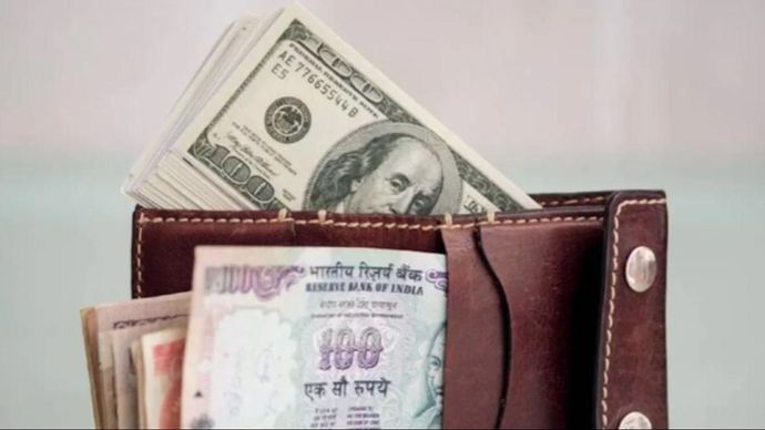 रुपया अमेरिकी डॉलर के मुकाबले चार पैसे गिरकर 83.50 (अनंतिम) पर बंद हुआ रुपया अमेरिकी डॉलर के मुकाबले चार पैसे गिरकर 83.50 (अनंतिम) पर बंद हुआ