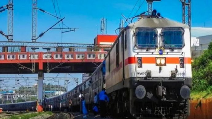 रेल विकास निगम लिमिटेड (RVNL) के शेयरों में मंगलवार को ट्रेडिंग सेशन के दौरान करीब 8 फीसदी की उछाल आई रेल विकास निगम लिमिटेड (RVNL) के शेयरों में मंगलवार को ट्रेडिंग सेशन के दौरान करीब 8 फीसदी की उछाल आई