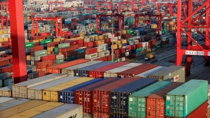 अडानी समूह ने अपनी वैश्विक बंदरगाह क्षमता का विस्तार करने के लिए 3 बिलियन डॉलर की नकदी तैयार कर ली है