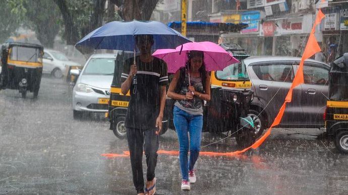 मौसम विभाग इस पर खुशखबरी दी है। आज यानी 29 मई से 30 मई के बीच मॉनसून कभी भी भारतीय सीमा में प्रवेश कर सकता है मौसम विभाग इस पर खुशखबरी दी है। आज यानी 29 मई से 30 मई के बीच मॉनसून कभी भी भारतीय सीमा में प्रवेश कर सकता है