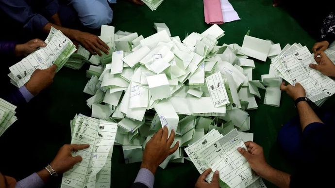 सुबह 8 बजे से मतगणना केंद्रों पर वोटों की गिनती शुरू हो गई सुबह 8 बजे से मतगणना केंद्रों पर वोटों की गिनती शुरू हो गई