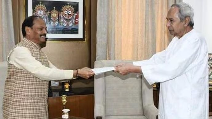 ओडिशा के पूर्व मुख्यमंत्री और BJD अध्यक्ष Naveen Patnaik ने 5 जून को CM पद से इस्तीफा दे दिया ओडिशा के पूर्व मुख्यमंत्री और BJD अध्यक्ष Naveen Patnaik ने 5 जून को CM पद से इस्तीफा दे दिया