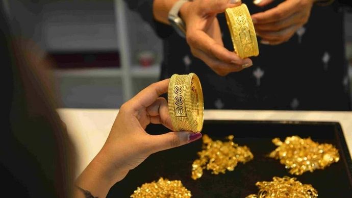 आज का सोने का भाव: Gold ₹68,000 से नीचे गिरा, Silver की कीमत में 4% से अधिक की गिरावट दर्ज हुई