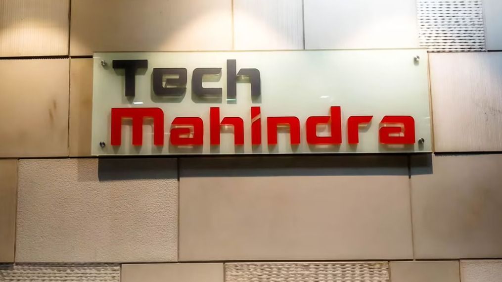 Tech Mahindra का शेयर शुक्रवार को 2.20% गिरकर 1,496.40 रुपए के स्तर पर कारोबार कर रहा है