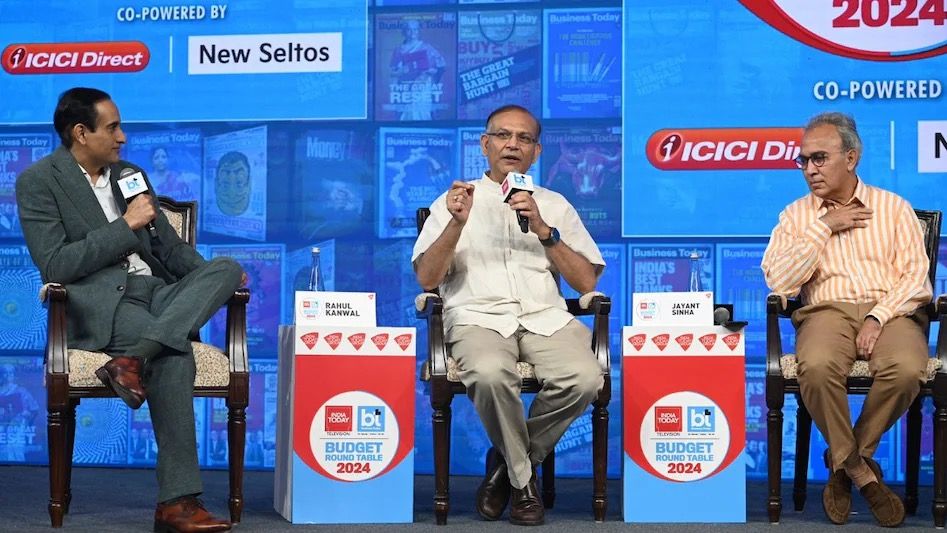 पूर्व मंत्री जयंत सिन्हा ने नई ईएलआई योजना पर बात की, जिसे कॉलेज से उत्तीर्ण नए विद्यार्थियों के कौशल को बढ़ाने तथा उन्हें वर्तमान नौकरी बाजार की जरूरतों के अनुरूप रोजगार योग्य बनाने के लिए तैयार किया गया है। पूर्व मंत्री जयंत सिन्हा ने नई ईएलआई योजना पर बात की, जिसे कॉलेज से उत्तीर्ण नए विद्यार्थियों के कौशल को बढ़ाने तथा उन्हें वर्तमान नौकरी बाजार की जरूरतों के अनुरूप रोजगार योग्य बनाने के लिए तैयार किया गया है।