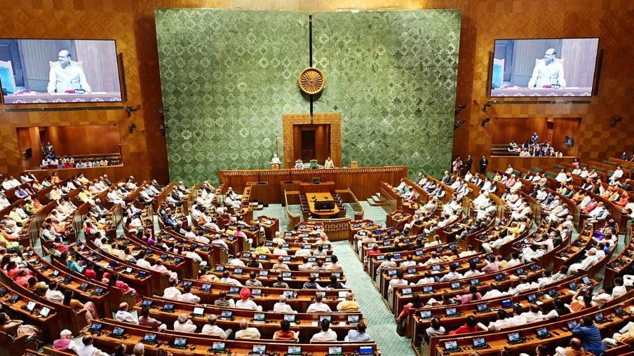 संसद के मानसून सत्र का बुधवार (31 जुलाई) को आठवां दिन है