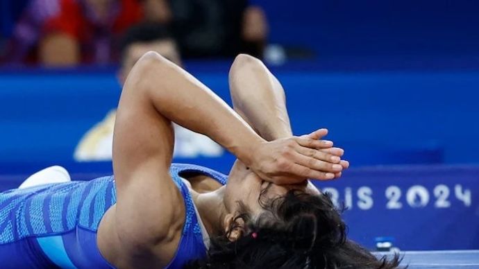 Paris Olympics 2024: विनेश फोगट को डिहाइड्रेशन के कारण अस्पताल में भर्ती कराया गया