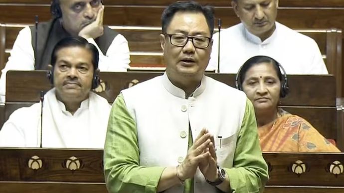 Minority Affairs के Union Minister Kiren Rijiju ने गुरुवार को लोकसभा में WaqMinority Affairs के Union Minister Kiren Rijiju ने गुरुवार को लोकसभा में Waqf Amendment Bill, 2024 को पेश किया हैf Amendment Bill, 2024 को पेश किया है Minority Affairs के Union Minister Kiren Rijiju ने गुरुवार को लोकसभा में Waqf Amendment Bill, 2024 को पेश किया है