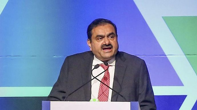 SEBI अध्यक्ष बुच पर आरोप, अडानी घोटाले में शामिल ऑफशोर एंटिटीज़ में हिस्सेदारी थी