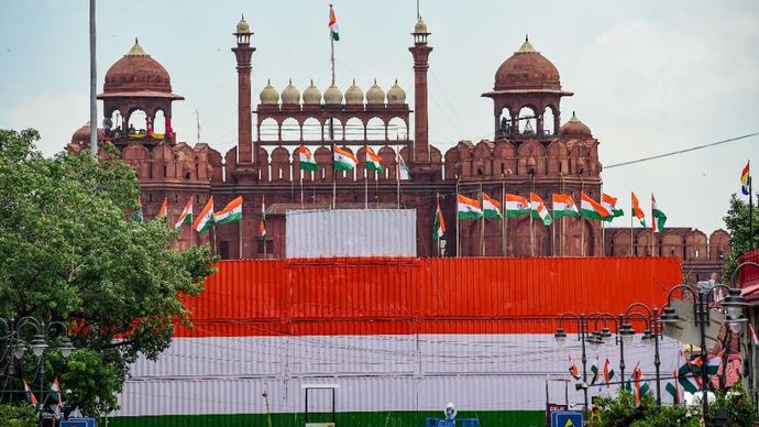 Delhi-NCR में तड़के चार बजे से बादल छाए हैं