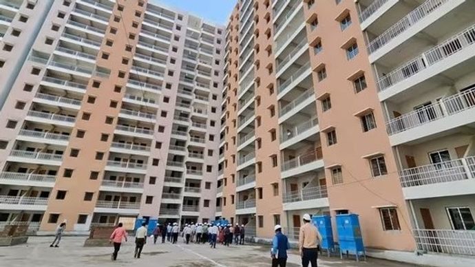 दिल्ली विकास प्राधिकरण ने 3 अलग-अलग तरह की हाउसिंग स्कीम लॉन्च किया है, जिनमें करीब 40,000 फ्लैट्स शामिल हैं दिल्ली विकास प्राधिकरण ने 3 अलग-अलग तरह की हाउसिंग स्कीम लॉन्च किया है, जिनमें करीब 40,000 फ्लैट्स शामिल हैं