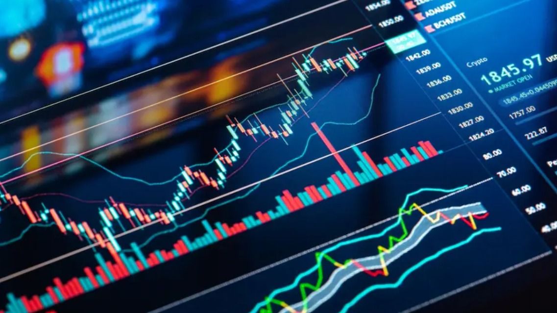 इन सात मल्टीबैगर स्टॉक्स में अब क्या करना है? 