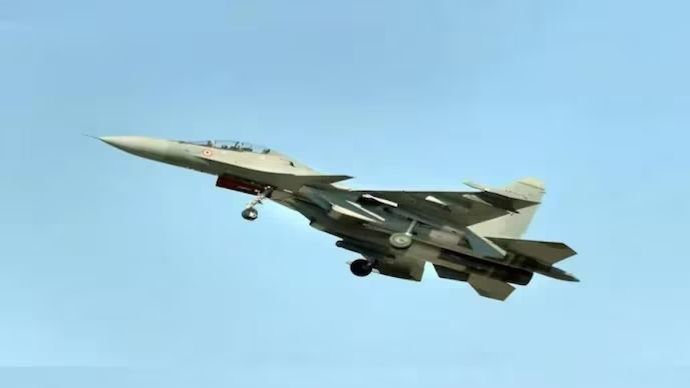 The Ministry of Defence signed a contract with HAL for for Su-30MKI aircraft. (Source: PTI) Su-30 MKI jet