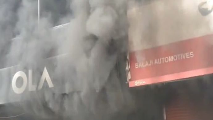 : ई-बाइक से था परेशान, लगा दी शोरूम में आग : ई-बाइक से था परेशान, लगा दी शोरूम में आग