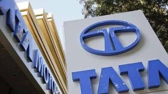 टाटा मोटर्स के शेयरों में आज गिरावट देखने को मिल रही