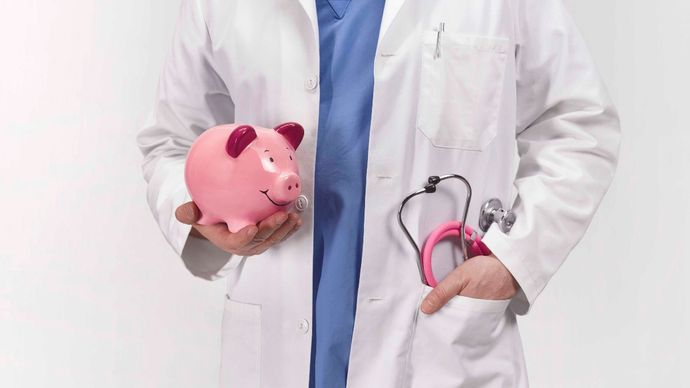 IMA ने सीएम सैनी के दावे को खारिज किया (Photo: GettyImages) Ayushman Bharat Pradhan Mantri Jan Arogya Yojana