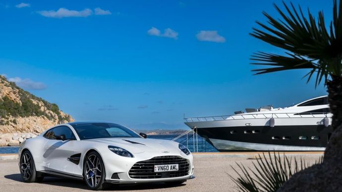 The Vanquish is the fastest series production Aston Martin to date, with a 0-100 km/h time of 3.3 seconds.