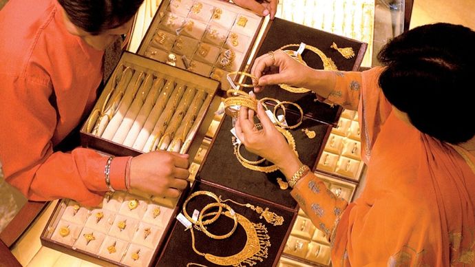 सोने और चांदी की कीमतों में जारी है तेज उछाल (Photo: ITGD ) Gold Silver Rate