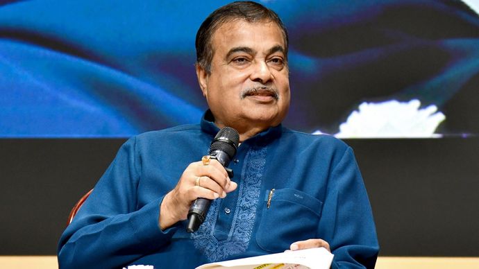 केंद्रीय सड़क परिवहन मंत्री नितिन गडकरी