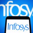 5% से ज्यादा उछला इंफोसिस का शेयर, Q3 में मजबूत डील्स के बाद ब्रोकरेज बुलिश - चेक करें लेटेस्ट टारगेट प्राइस
