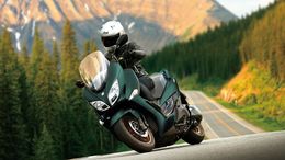 2 अप्रैल को Suzuki लॉन्च कर सकती है ये दमदार स्कूटर! स्प्लिट हेडलाइट और नए फीचर्स से मचाएगा धमाल suzuki burgman 400