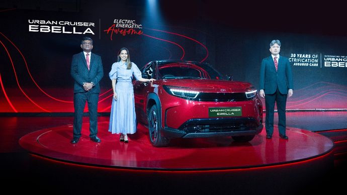Toyota Urban Cruiser EBella Toyota officials with the Urban Cruiser EBella.
