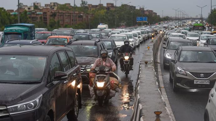 दिल्ली में 1 नवंबर से नॉन-BS6 कमर्शियल वाहनों की एंट्री बैन होगी।