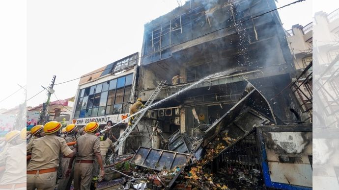 लखनऊ अग्निकांड में कई तरह की लापरवाहियां सामने आई हैं. (Photo: ITG)