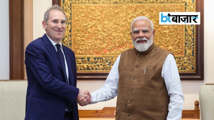 Andy Jassy (L), PM Modi (R)