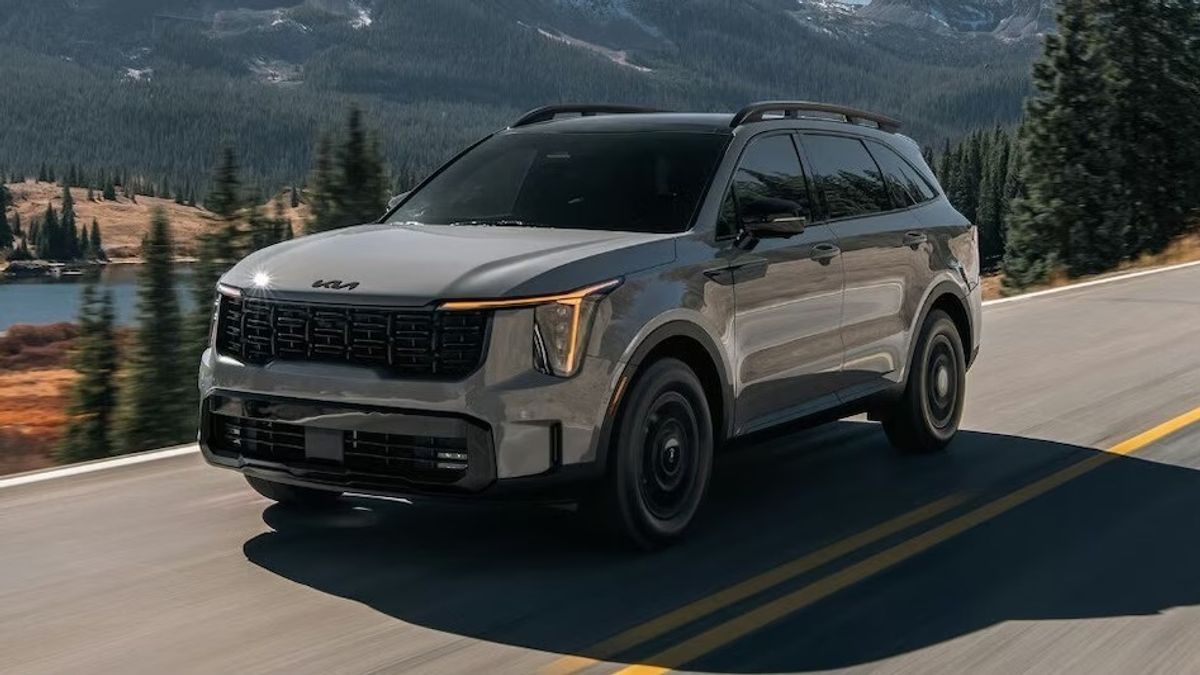 Fortuner को चुनौती देने भारत आ सकती है Kia Sorento, नए टीजर ने बढ़ाई लॉन्च की चर्चा