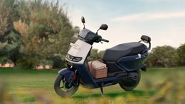 Ather के इलेक्ट्रिक स्कूटर की रिकॉर्ड डिमांड! 158% बढ़ा प्री-ऑर्डर, कई राज्यों में बढ़ी वेटिंग