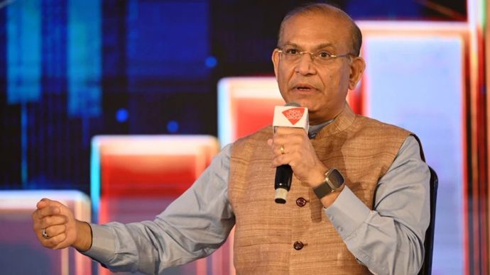 उन्होंने कहा कि भारत ने ऐसी मजबूत इकोनॉमी तैयार की है जो वैश्विक झटकों का सामना करने में सक्षम है और देश की अर्थव्यवस्था अभी भी 6 से 7% की रफ्तार से बढ़ रही है, लेकिन लंबे समय के बड़े लक्ष्यों को हासिल करने के लिए यह ग्रोथ पर्याप्त नहीं होगी। उन्होंने कहा कि भारत ने ऐसी मजबूत इकोनॉमी तैयार की है जो वैश्विक झटकों का सामना करने में सक्षम है और देश की अर्थव्यवस्था अभी भी 6 से 7% की रफ्तार से बढ़ रही है, लेकिन लंबे समय के बड़े लक्ष्यों को हासिल करने के लिए यह ग्रोथ पर्याप्त नहीं होगी।
