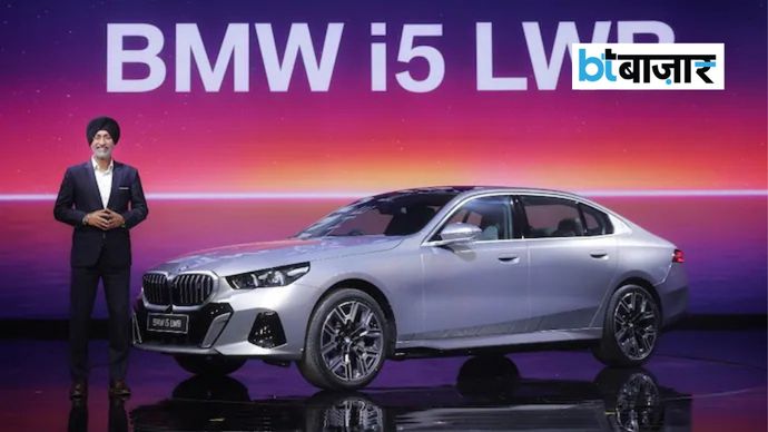 BMW Group India के प्रेसिडेंट और CEO हरदीप सिंह बराड़ BMW X5 LWB के साथ। BMW Group India के प्रेसिडेंट और CEO हरदीप सिंह बराड़ BMW X5 LWB के साथ।