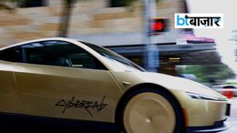 Tesla Cybercab Robotaxi से बदलेगी सड़कों की तस्वीर? Elon Musk ने रेगुलेशन को दी नई चुनौती सुनहरी Cybercab और बटरफ्लाई डोर, एलन मस्क की सेल्फ-ड्राइविंग और रोबोटिक्स रणनीति का हिस्सा है। (फोटो: Kaylee Greenlee)