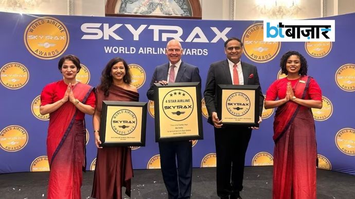 केबिन क्रू के साथ अवॉर्ड लेते हुए Air India के CEO कैंपबेल विल्सन ने इस उपलब्धि का श्रेय कर्मचारियों को दिया। केबिन क्रू के साथ अवॉर्ड लेते हुए Air India के CEO कैंपबेल विल्सन ने इस उपलब्धि का श्रेय कर्मचारियों को दिया।